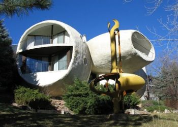 The Sculptural Legacy of the John Vassar House: From the 1960s Bridges to the 1980s Arches