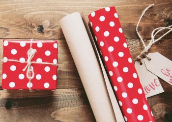 6 Gifts for Your Loved Ones Travelling Abroad