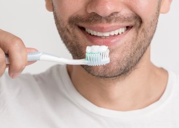 How to Maintain Oral Health On-the-Go