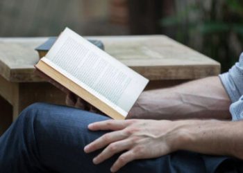 Why Reading Reduces Stress in the Digital Era