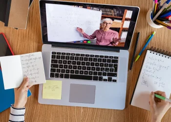 Online Platforms in Modern Learning and Entertainment